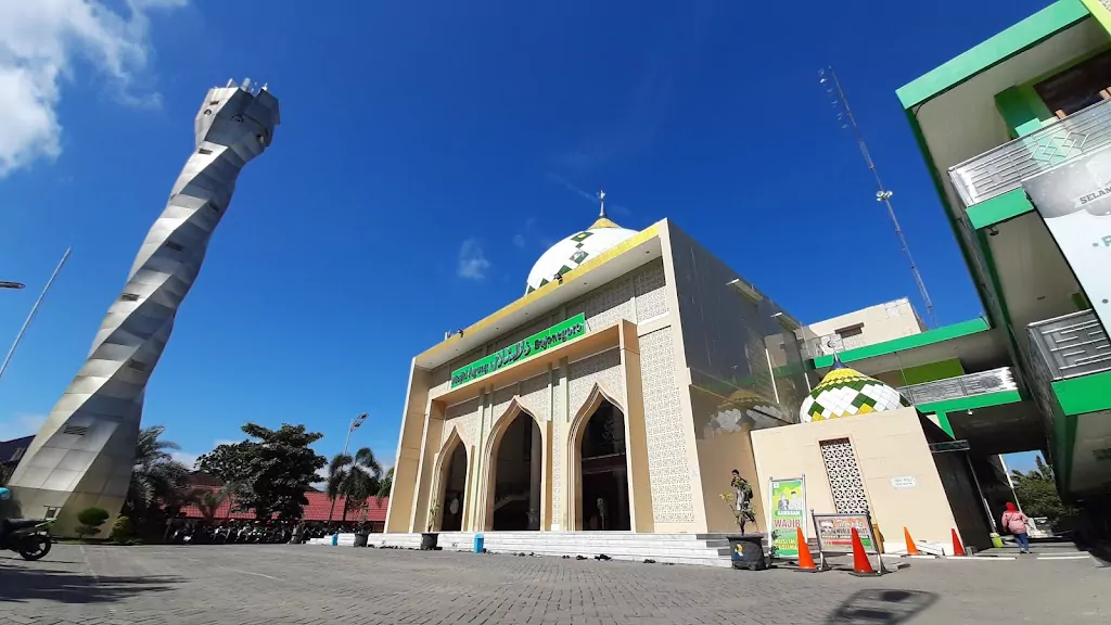 Masjid Agung Darussalam Bojonegoro: Pesona Arsitektur yang Menyejukkan Hati