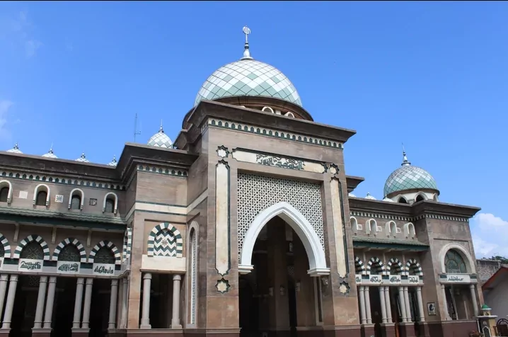 Masjid Agung Palapa: Simbol Harmoni Sejarah dan Desain Ikonik di Atas Bukit