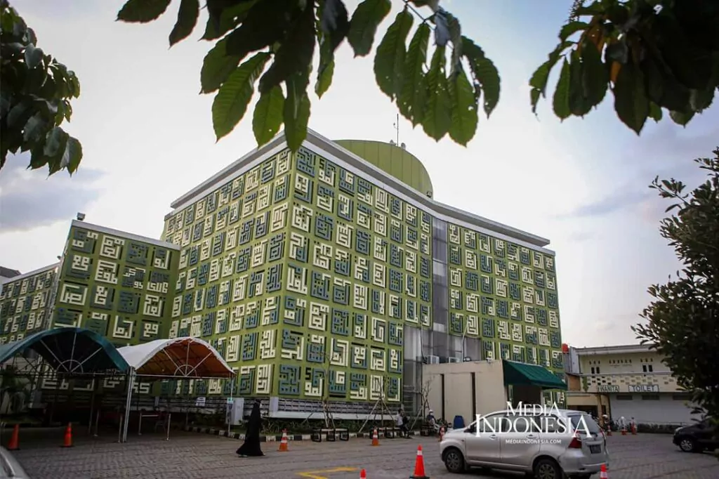 Masjid Asmaul Husna: Sejarah, Arsitektur, dan 99 Cahaya Seni Rupa
