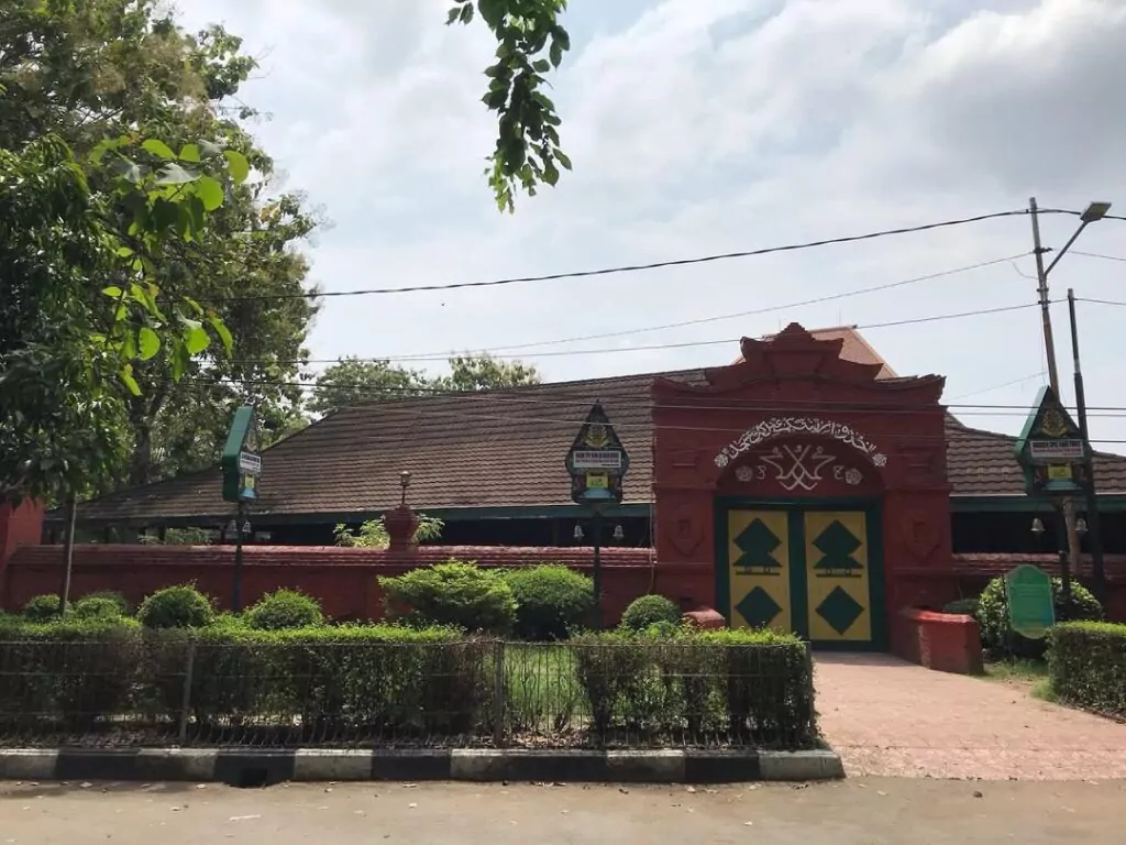 Masjid Agung Cirebon: Sejarah, Arsitektur Klasik, dan Ragam Hias Memukau