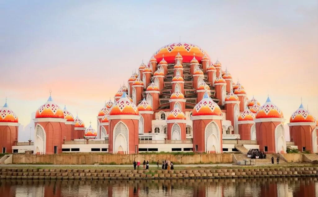 Masjid 99 Kubah: Mengagumi Seni Arsitektur Terapung di Tepi Laut Losari