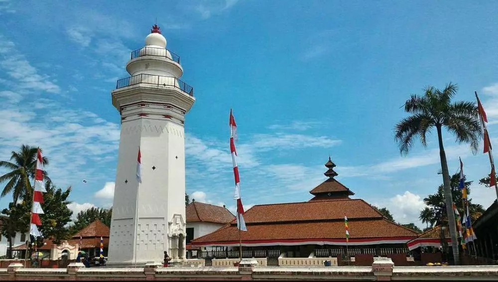 Masjid Agung Banten: Arsitektur Kuno dan Jejak Kejayaan Islam