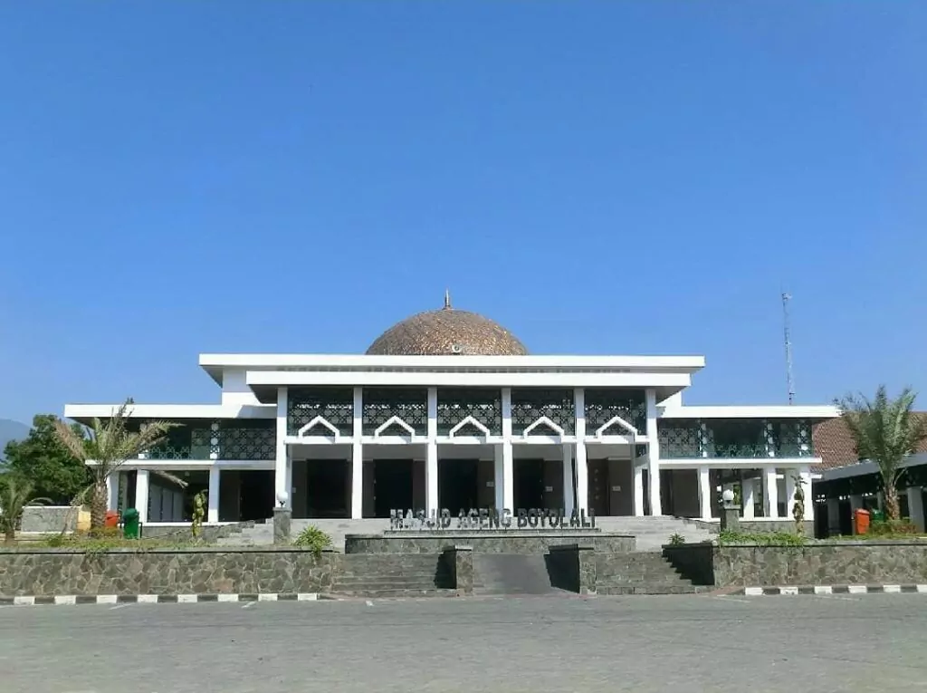 Masjid Agung Boyolali: Harmoni Arsitektur Lokal dan Dekorasi Ikonik