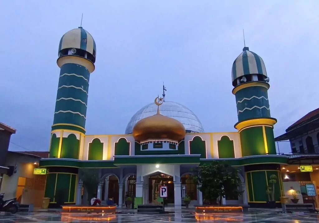 Masjid Agung Kauman: Sejarah, Keagungan Arsitektur Jawa, dan Pesona Dekorasi Klasik