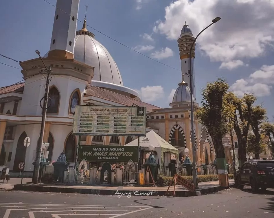 Masjid Agung Lumajang: Dari Langgar Juang ke Kubah Modern