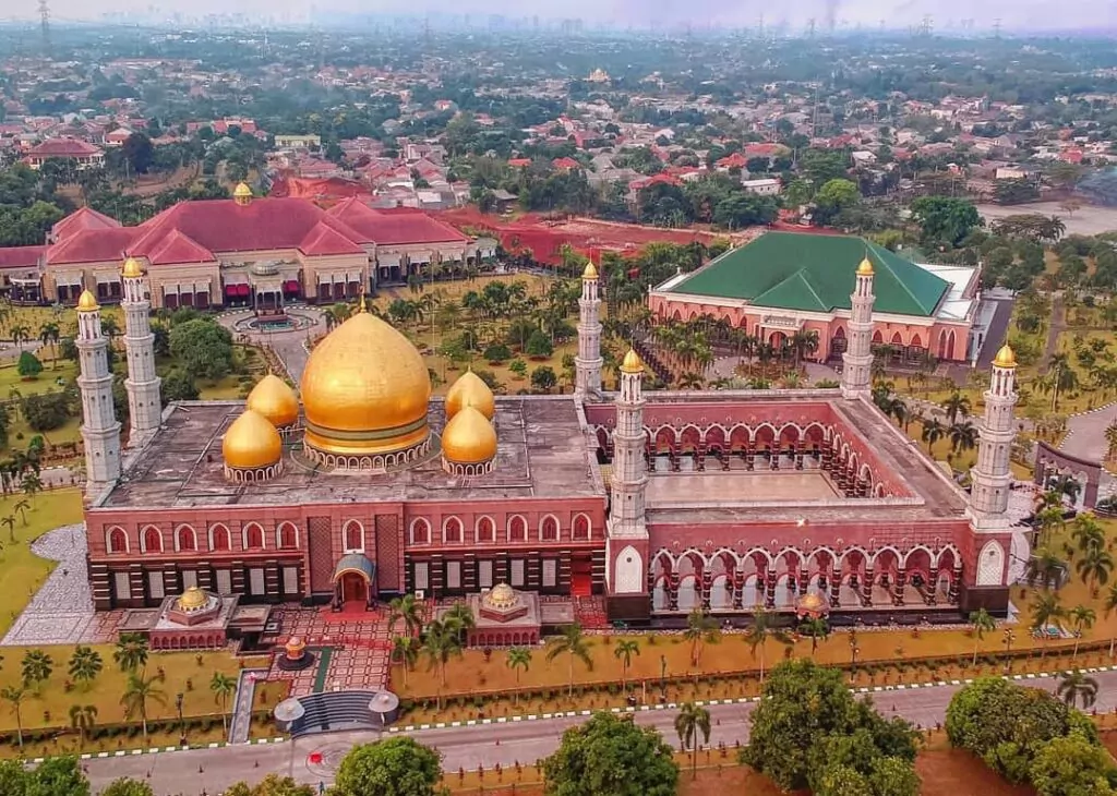 Masjid Kubah Emas Dian Al Mahri Warisan Arsitektur Muslim Kontemporer