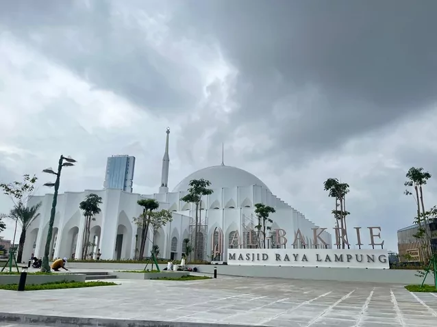 Masjid Raya Al Bakrie: Ikon Baru dengan Arsitektur Menawan dan Jejak Sejarah