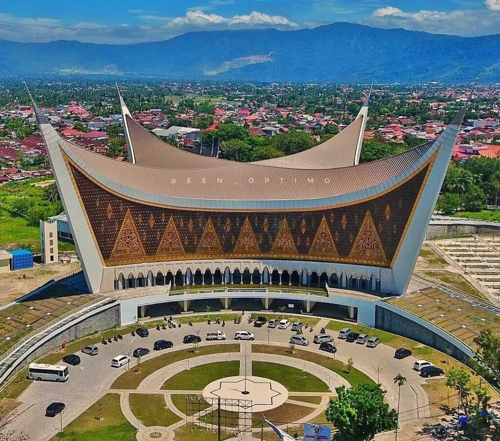 Masjid Raya Sumbar: Megah dan Estetik, Cerminan Filosofi Rumah Gadang