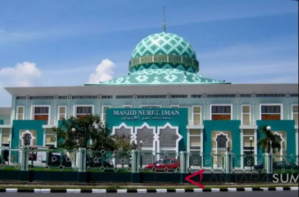 Masjid Agung Nurul Iman Perpaduan Gaya Arab Dan Minang