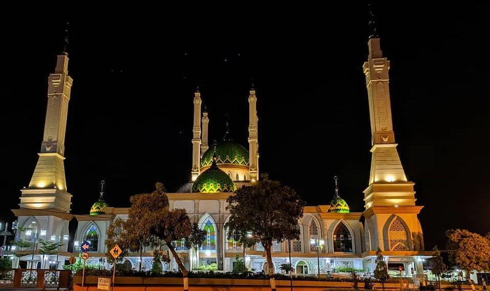 Keunikan Dekorasi dan Desain Masjid Agung Sukoharjo Terbaru