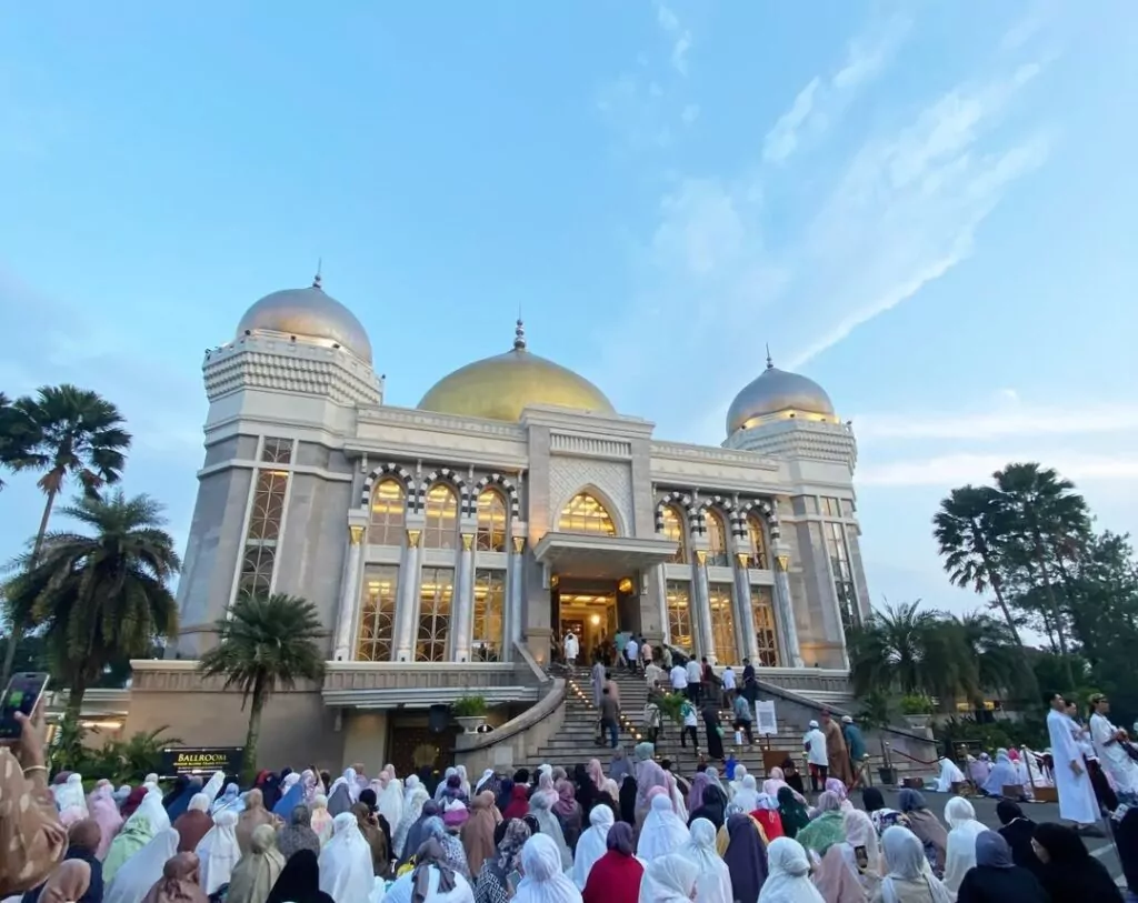 Pesona Dekorasi Masjid Agung Trans Studio Luar Biasa