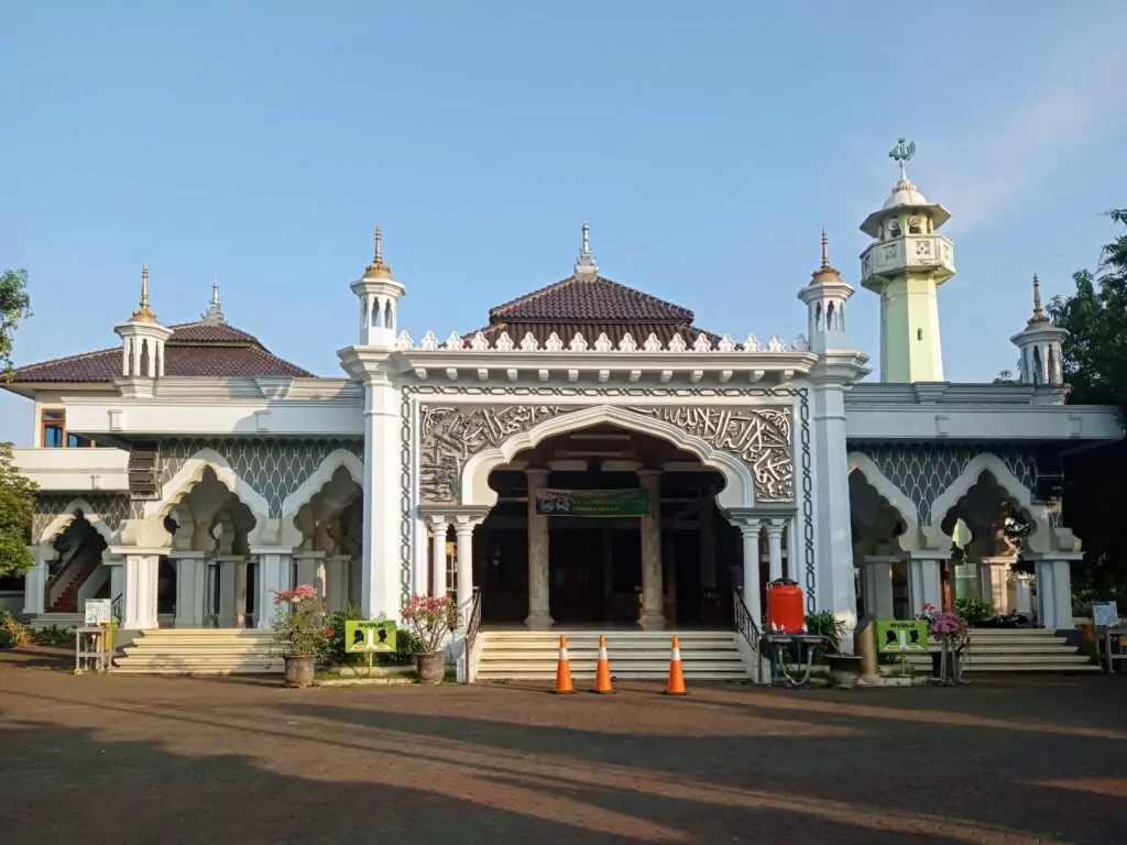 Masjid Agung Baitul Makmur Jepara: Keajaiban Visual Ornamen Kubah