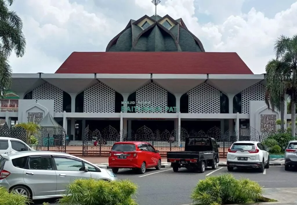 Masjid Agung Baitunnur Pati: Inspirasi Bentuk Kubah Klasik Modern