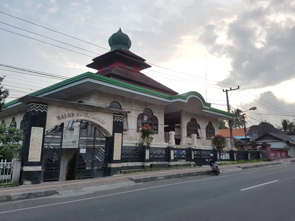 Karakteristik Arsitektur Modern pada Kubah Masjid Agung Bangli