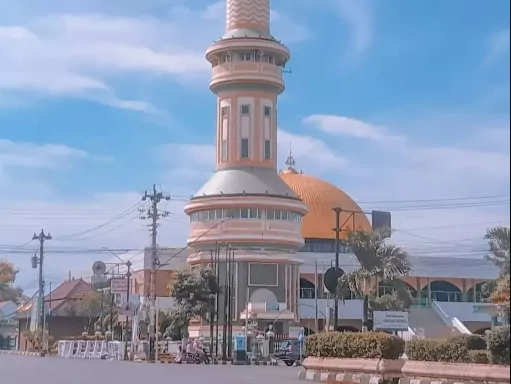 Masjid Agung Kendal yang Memancarkan Keagungan Visual
