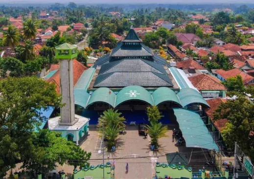 Mengenal Indahnya Interior dan sejarah dari Masjid Agung Purworejo