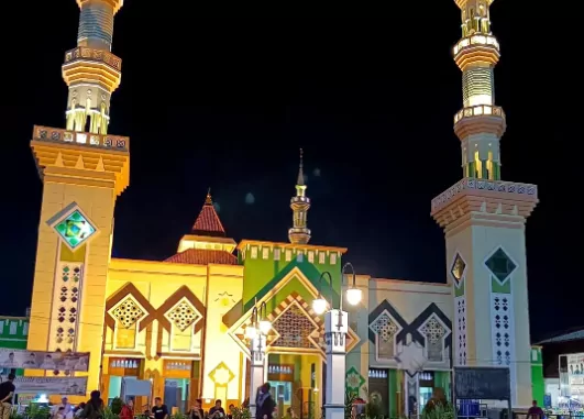 Detail Estetik Fasad dan Menara Masjid Agung Tegal