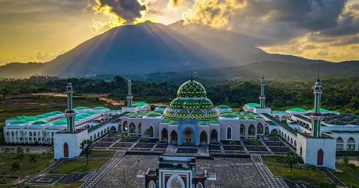 Rahasia Ketenangan Beribadah di Masjid Agung Natuna yang Ikonik