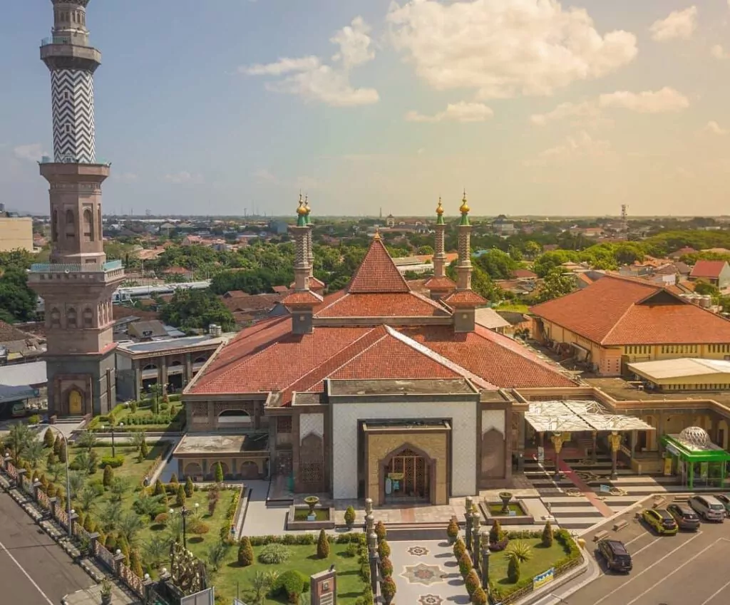 Menemukan Kedamaian Hakiki Dalam Masjid Raya At-Taqwa