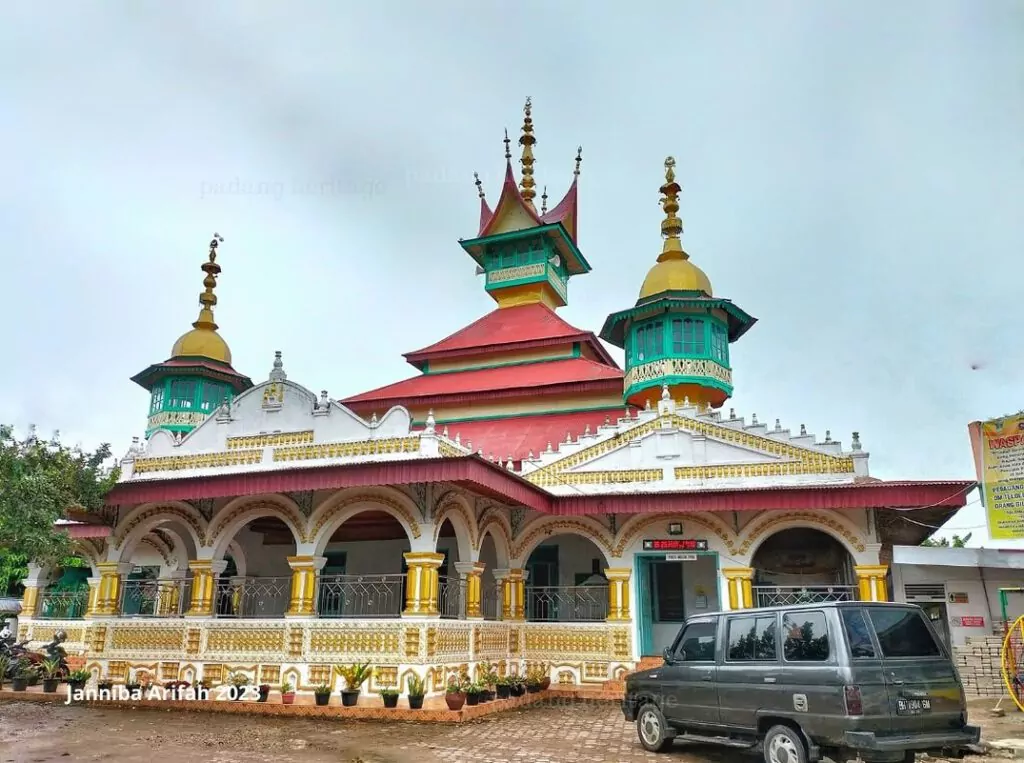 Desain Interior Megah dan Unik Masjid Raya Kota Baru