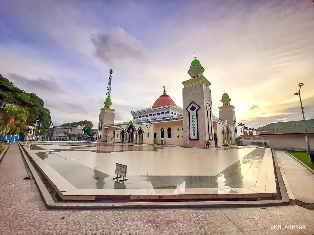 Mengagumi Detail Arsitektur dan Sejarah Masjid Agung Babussalam Sabang