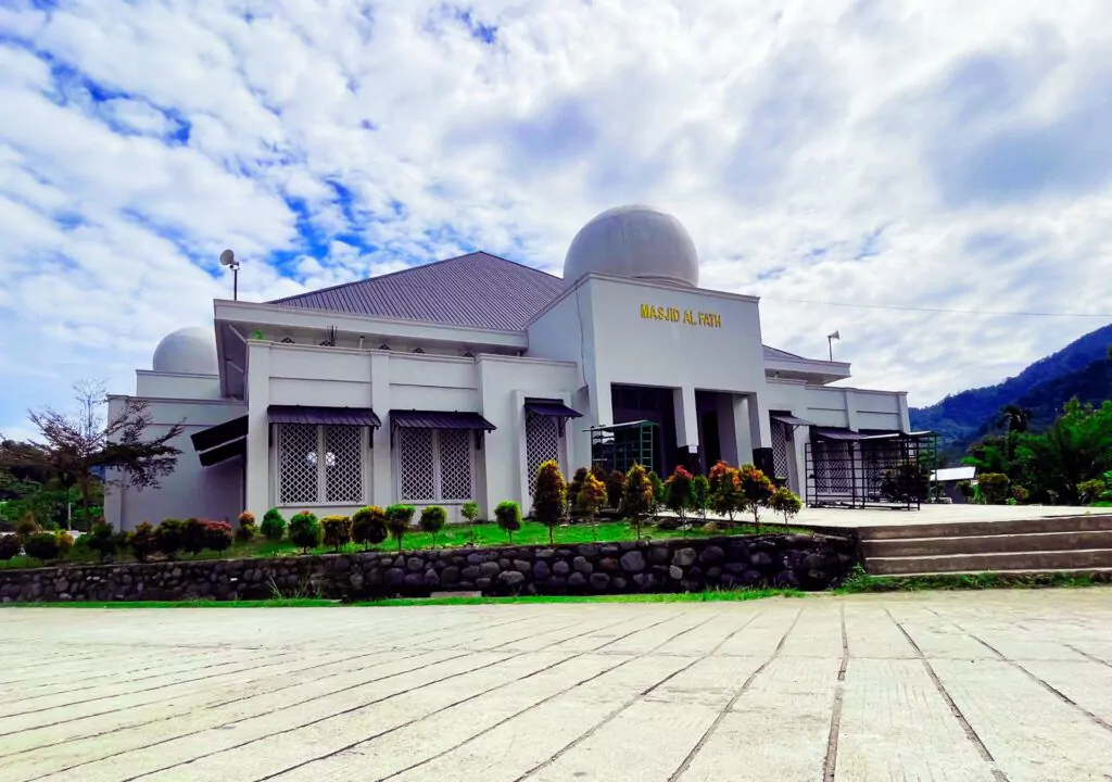 Masjid Agung Dar El Iman: Tempat Ibadah yang Menenangkan Jiwa
