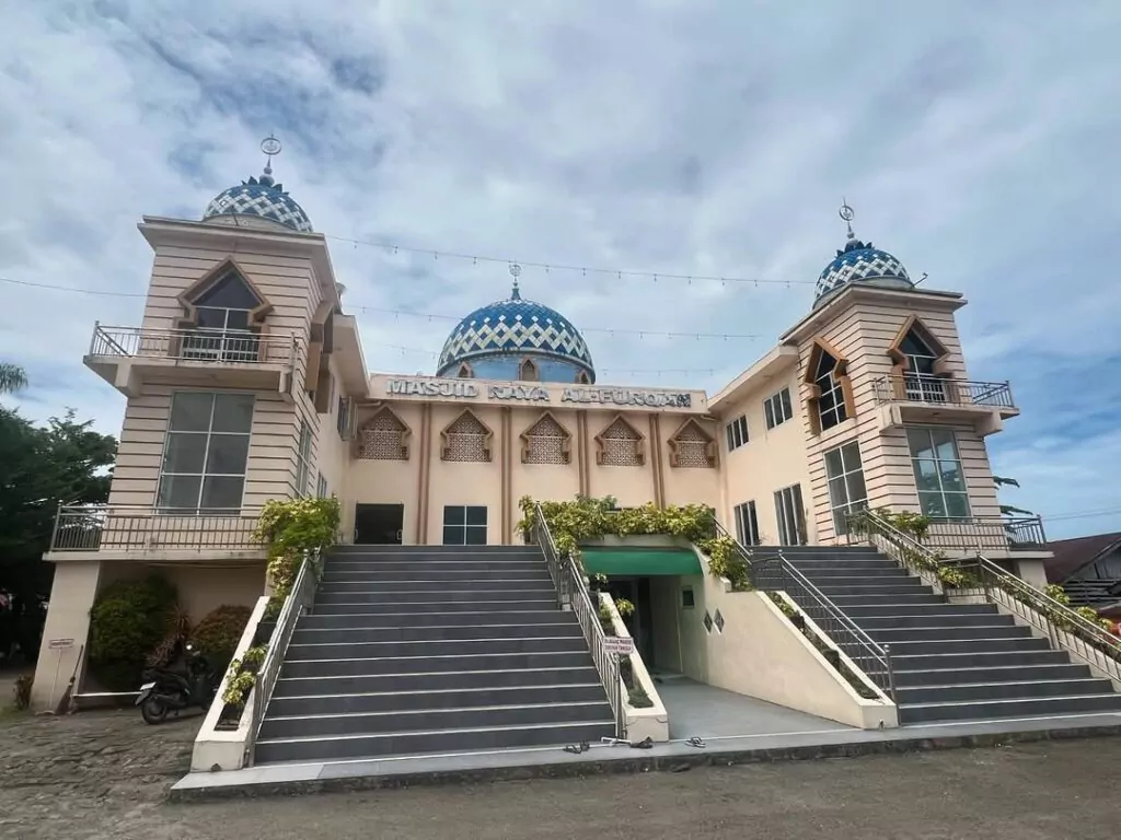 Penenang Jiwa dengan Sentuhan Bangunan Modern Masjid Agung Gunungsitoli