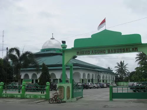 Mengagumi Masjid Agung Babussalam Mimika yang Memikat Jamaah