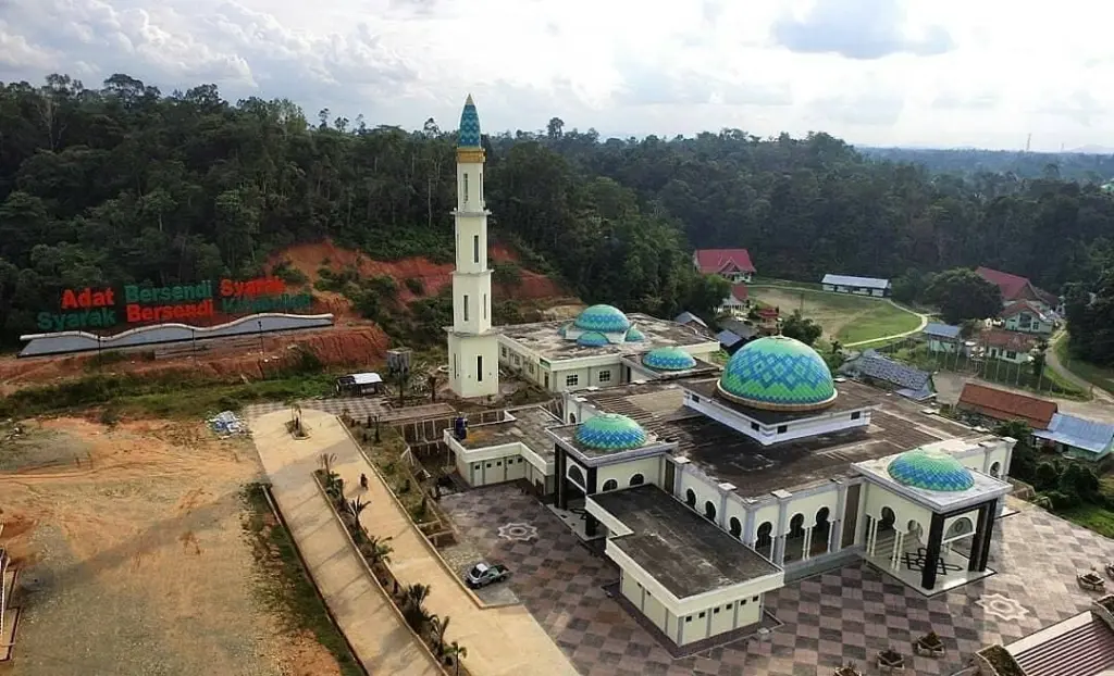 Masjid Agung Baitul Makmur Kabupaten Merangin Destinasi Wisata Religi