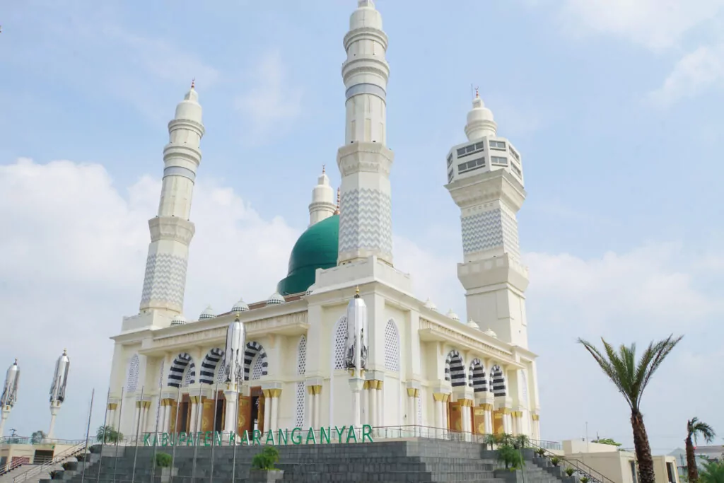 Pesona Masjid Agung Madani, Tempat Ibadah yang Sangat Nyaman dan Damai