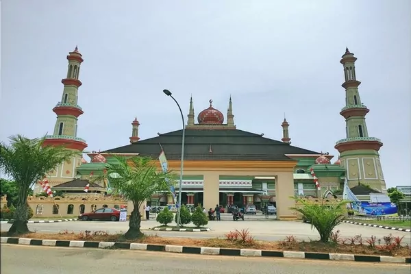 Masjid Raya Al-Batani Banten: Ikon Religi Megah di Pusat Pemerintahan
