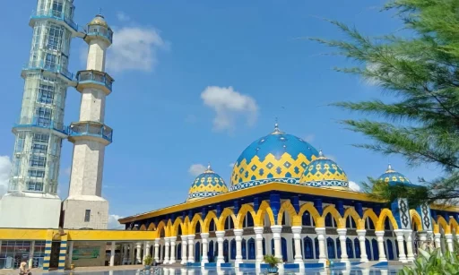 Masjid Agung As-Salam Destinasi Wisata Religi yang Megah