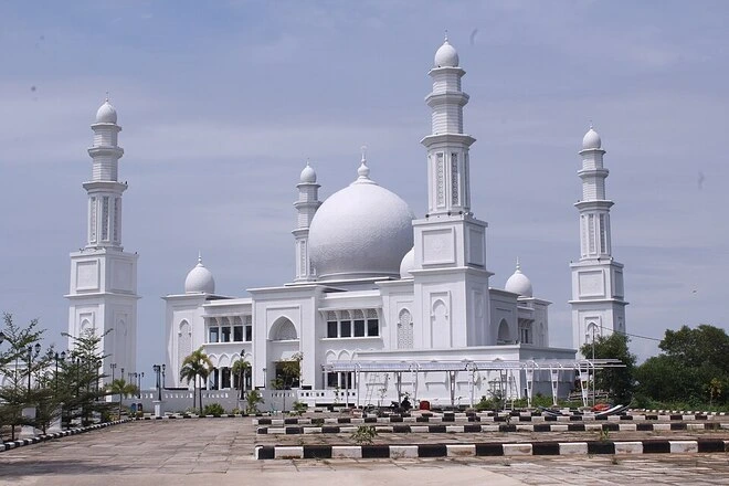 Masjid Agung Oesman Al-Khair Simbol Persatuan Masyarakat Muslim