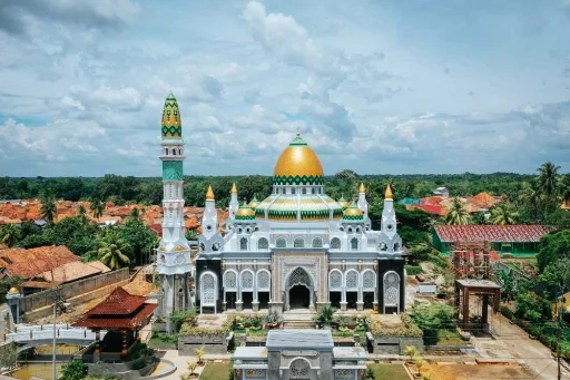 Masjid Raya Abdul Kadim, Ikon Religi Bersejarah dengan Kisah “Kursi Patah”