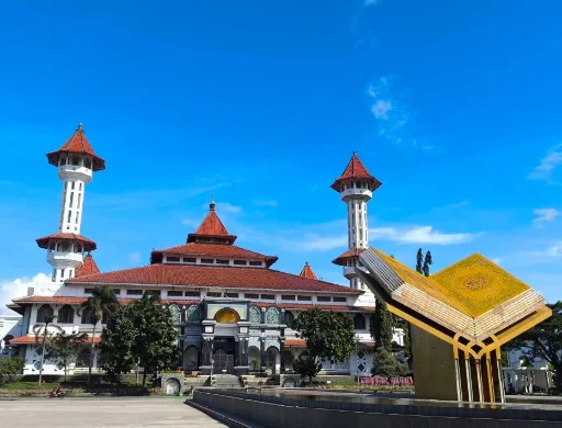 Masjid Agung Cianjur, Saksi Sejarah dengan Pesona Arsitektur Menawan