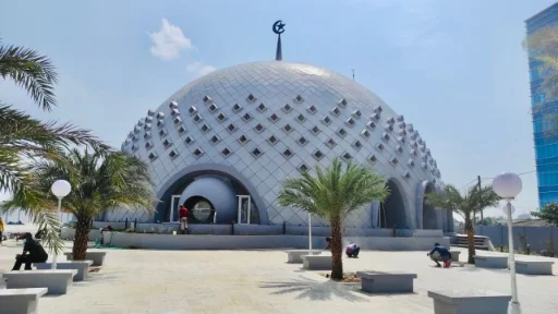 Masjid Agung Kubah Timah yang Indah dan Mampu Memikat Hati