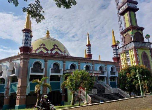 Masjid Agung Sumber, Mengungkap Pesona Masjid Bersejarah Cirebon