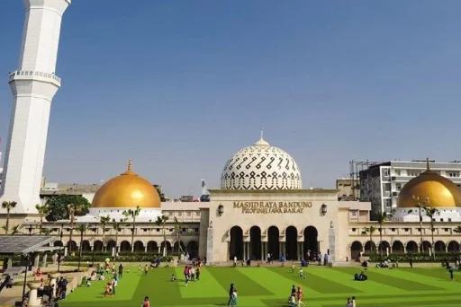 Masjid Raya Bandung, Warisan Religi dengan Pesona Arsitektur Menawan